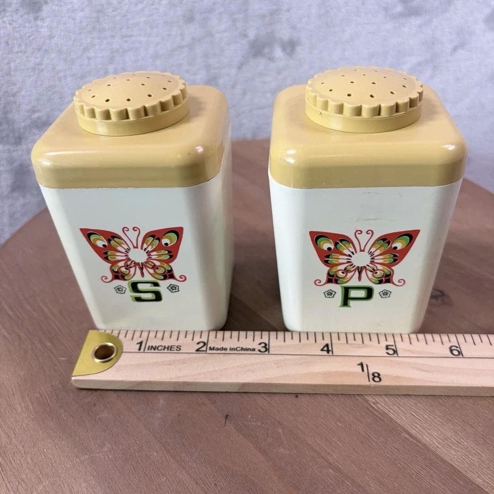 Vintage Butterfly S P Shakers Retro Plastic‎ Kitchen Decor 1970s Style